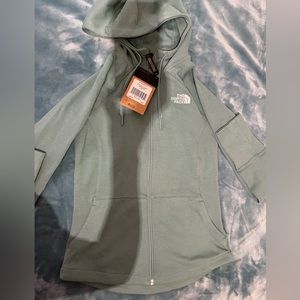 New with tags- Womens North Face sweater